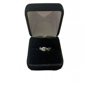 Dimond engagement ring with certificate of authenticity hmu for more close ups